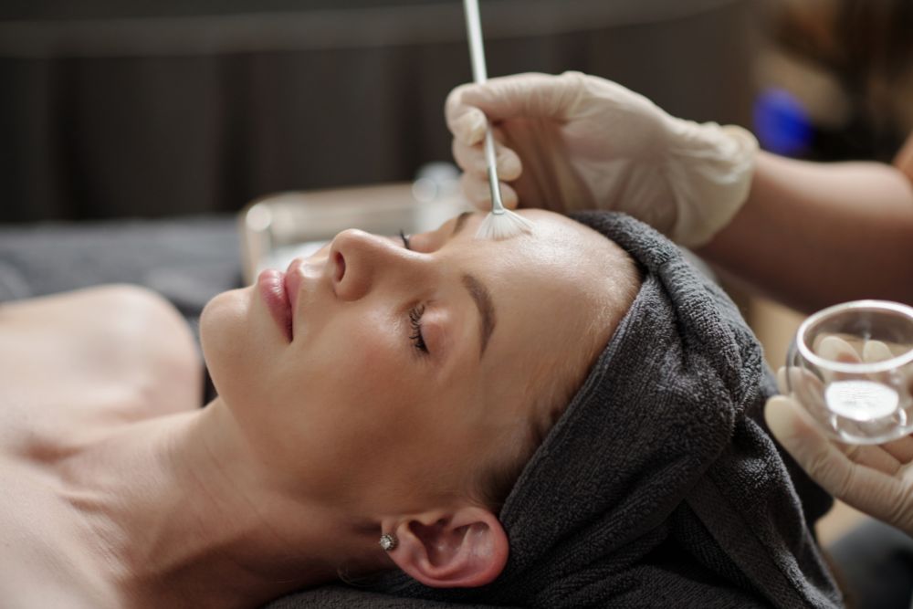 Proceso de renovación de la piel después de un peeling químico.